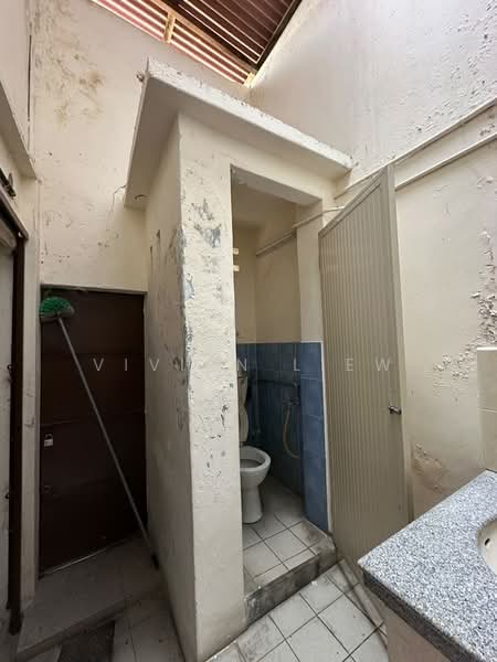 Kedai untuk Disewa di George Town (Penang) - Vivian Liew - Bathroom - PropertyGuru.com.my