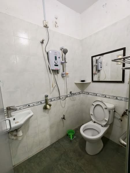 Semi-Detached House for Sale in Taman Klebang Besar (Klebang) - Vinc Pheng - Bathroom - PropertyGuru.com.my