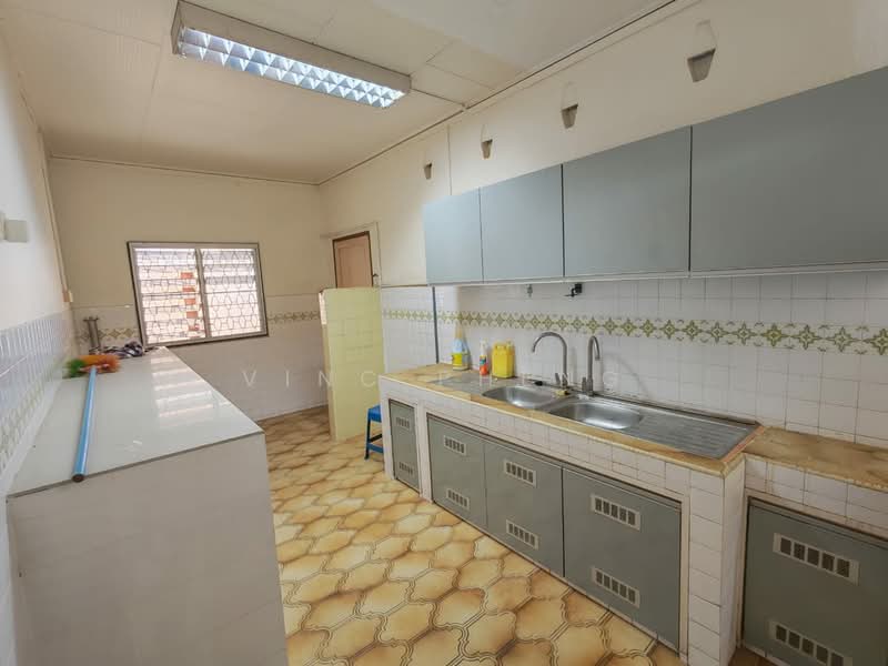 Semi-Detached House for Sale in Taman Klebang Besar (Klebang) - Vinc Pheng - Kitchen - PropertyGuru.com.my
