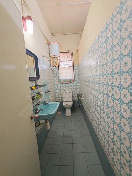 Semi-Detached House for Sale in Taman Klebang Besar (Klebang) - Vinc Pheng - Bathroom - PropertyGuru.com.my