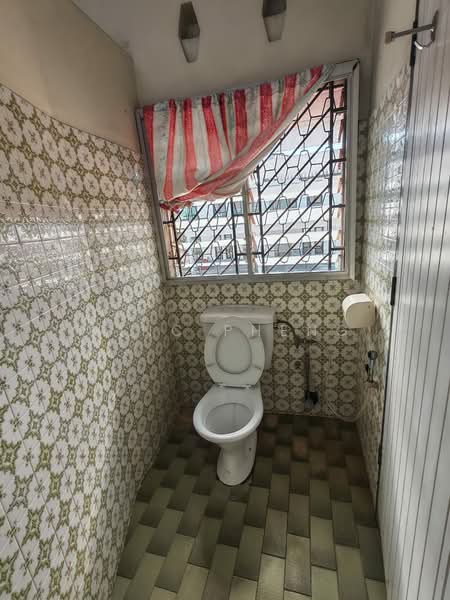 Semi-Detached House for Sale in Taman Klebang Besar (Klebang) - Vinc Pheng - Bathroom - PropertyGuru.com.my