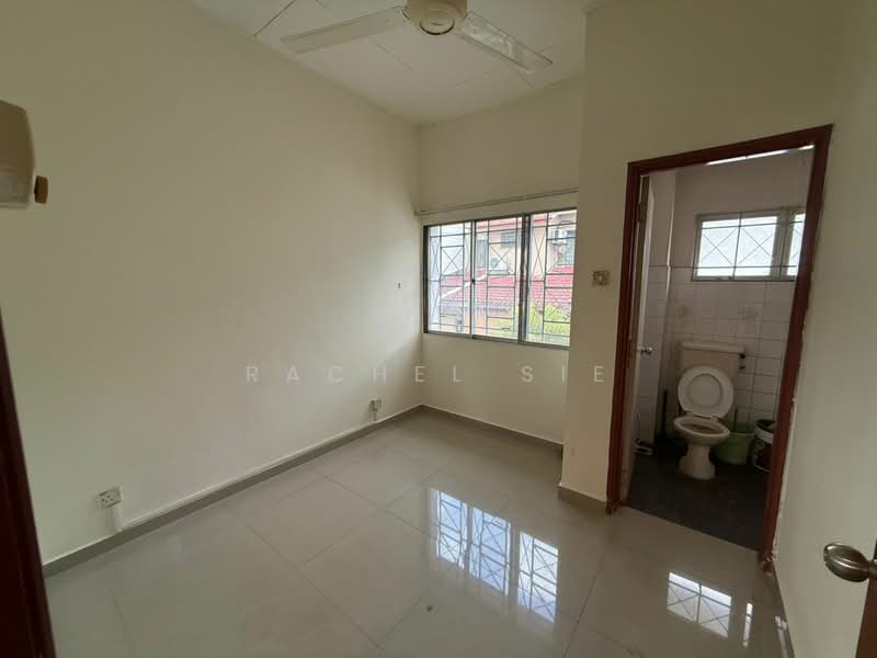 Rumah Teres 2 Tingkat untuk Disewa di Usj 13 (Subang Jaya) - Rachel Sie - Bathroom - PropertyGuru.com.my