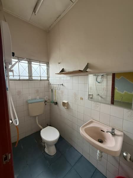 Rumah Teres 2 Tingkat untuk Disewa di Usj 13 (Subang Jaya) - Rachel Sie - Bathroom - PropertyGuru.com.my