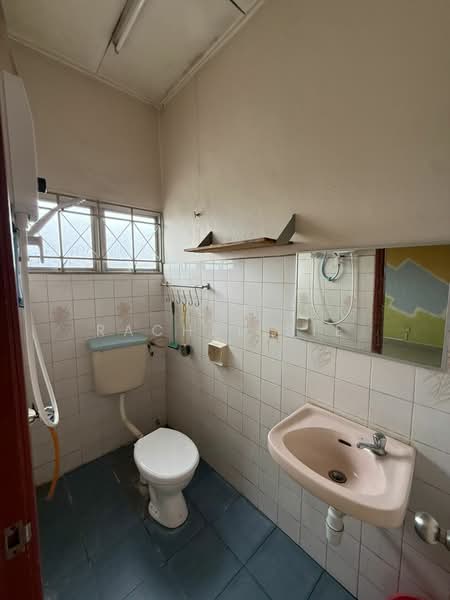 Rumah Teres 2 Tingkat untuk Disewa di Usj 13 (Subang Jaya) - Rachel Sie - Bathroom - PropertyGuru.com.my