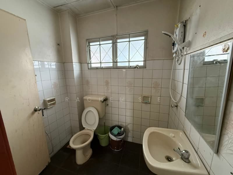 Rumah Teres 2 Tingkat untuk Disewa di Usj 13 (Subang Jaya) - Rachel Sie - Bathroom - PropertyGuru.com.my