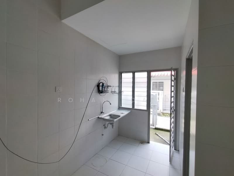 Townhouse for Sale in Jenjarom (Selangor) - Rohani Daud - Kitchen - PropertyGuru.com.my