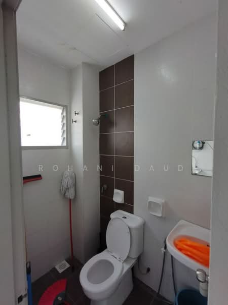 Townhouse for Sale in Jenjarom (Selangor) - Rohani Daud - Bathroom - PropertyGuru.com.my