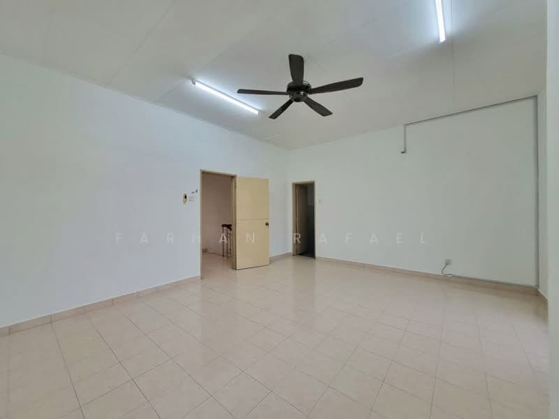 Rumah Teres 2 Tingkat untuk Dijual di Puncak Alam (Selangor) - Farhan Rafael - Living Room - PropertyGuru.com.my