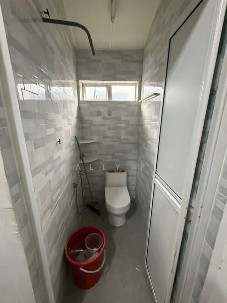 Rumah Teres 1 Tingkat untuk Disewa di Bandar Kinrara (Selangor) - Shally Pun - Bathroom - PropertyGuru.com.my