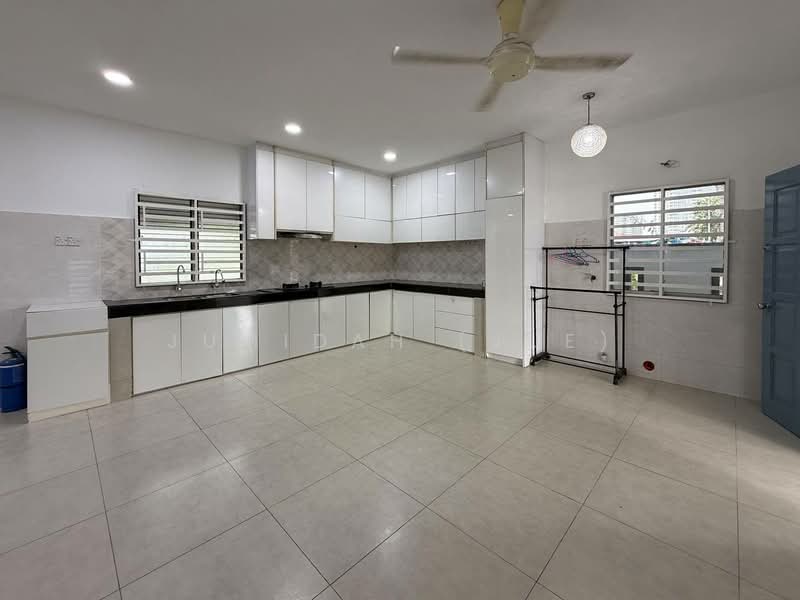 2-storey Terraced House for Sale in Bandar Saujana Putra (Tanjong Duabelas) - JUMIDAH (JUE) - Kitchen - PropertyGuru.com.my