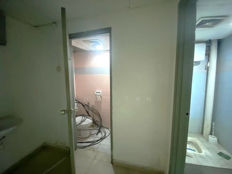 Kedai / Pejabat untuk Disewa di Taman Serdang Raya (Seri Kembangan) - Eddy TAN - Bathroom - PropertyGuru.com.my