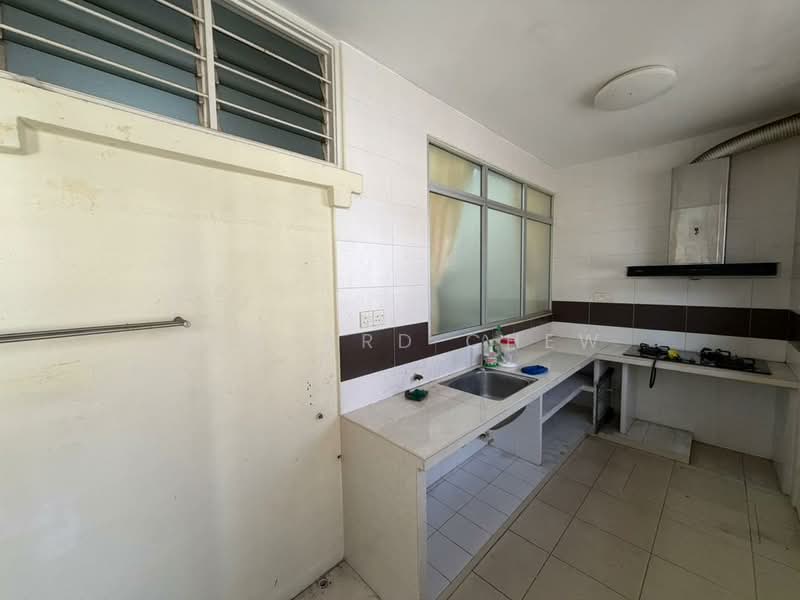 2-storey Terraced House for Sale in Taman Iping (Batu Maung) - Bernard Chew - Kitchen - PropertyGuru.com.my