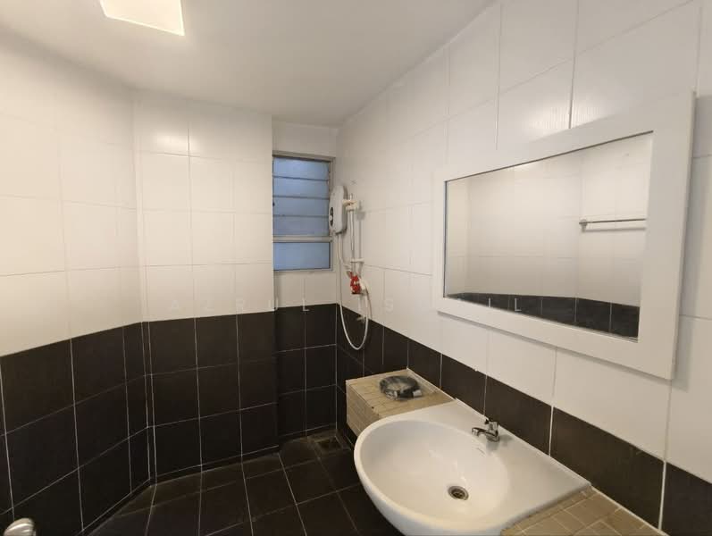 Condominium for Sale at Desa Putra - Azrul Ismail - Bathroom - PropertyGuru.com.my