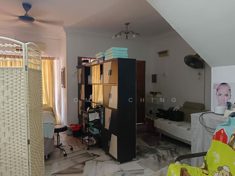 Terraced House for Sale in Bandar Putra Permai (Seri Kembangan) - Thomas Ching - Living Room - PropertyGuru.com.my