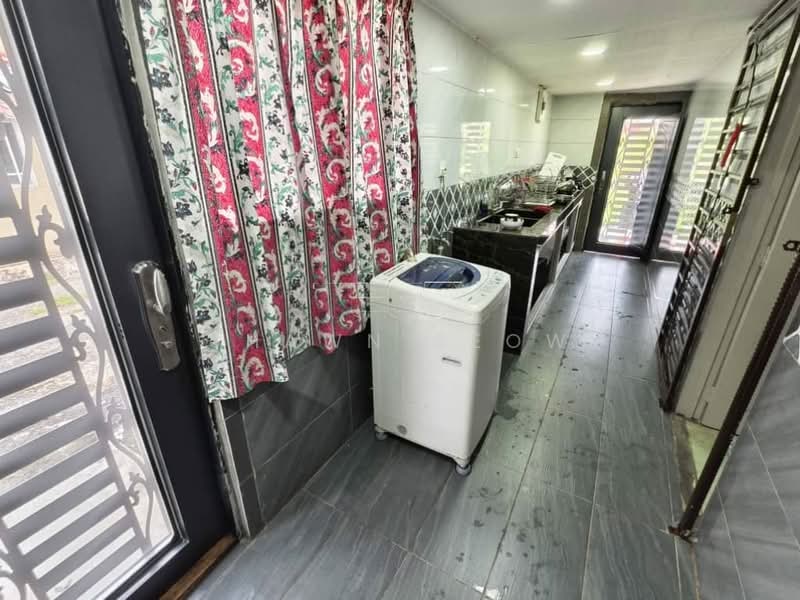 1-storey Terraced House for Sale in Pelabuhan Klang (Selangor) - Shawn Seow - Kitchen - PropertyGuru.com.my