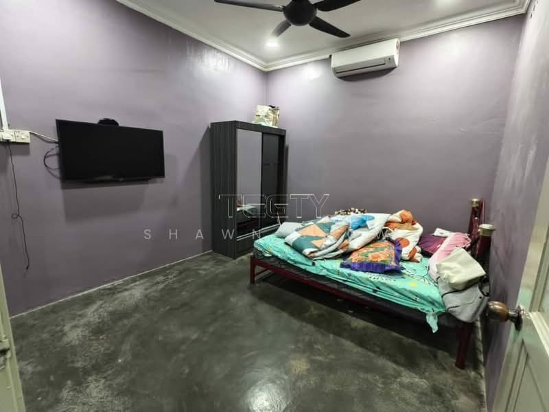 1-storey Terraced House for Sale in Pelabuhan Klang (Selangor) - Shawn Seow - Bedroom - PropertyGuru.com.my