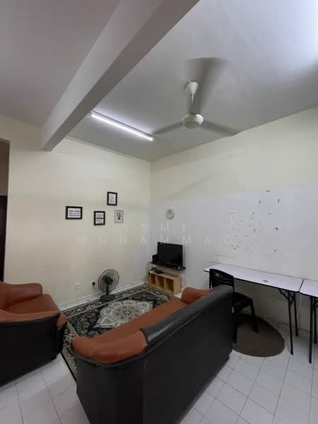 Rumah Teres untuk Dijual di Seremban 3 (Rasah) - Ismi Muhammad - Living Room - PropertyGuru.com.my