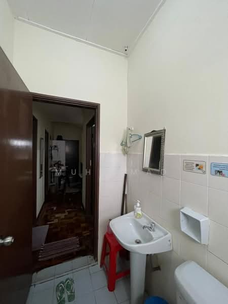 Rumah Teres untuk Dijual di Seremban 3 (Rasah) - Ismi Muhammad - Bathroom - PropertyGuru.com.my