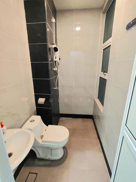 Service Residence for Rent at D'carlton (Residensi Seri Mega) - Louis Tan - Bathroom - PropertyGuru.com.my