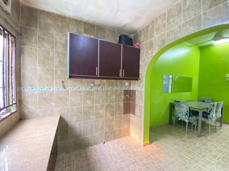 Rumah Teres 2 Tingkat untuk Dijual di Taman Seri Mewah (Kajang) - Mahirah . - Kitchen - PropertyGuru.com.my