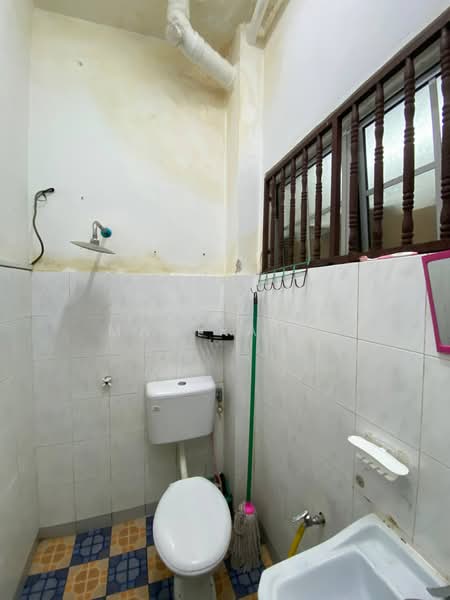 Rumah Teres 2 Tingkat untuk Dijual di Taman Seri Mewah (Kajang) - Mahirah . - Bathroom - PropertyGuru.com.my