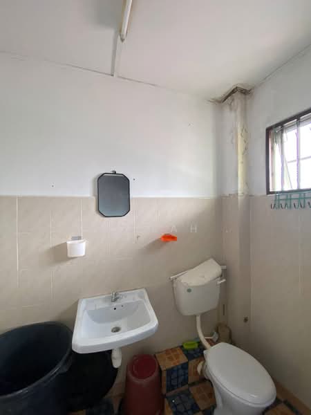 Rumah Teres 2 Tingkat untuk Dijual di Taman Seri Mewah (Kajang) - Mahirah . - Bathroom - PropertyGuru.com.my
