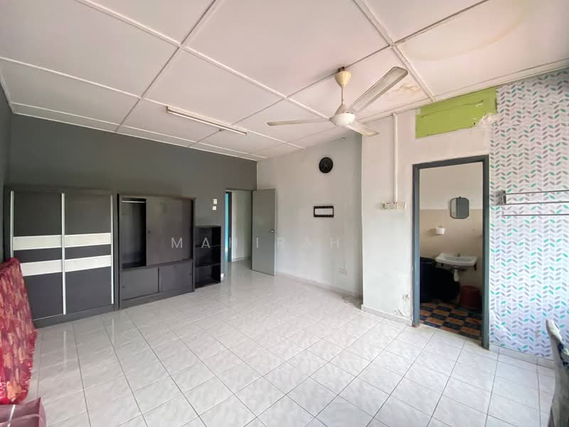 Rumah Teres 2 Tingkat untuk Dijual di Taman Seri Mewah (Kajang) - Mahirah . - Living Room - PropertyGuru.com.my