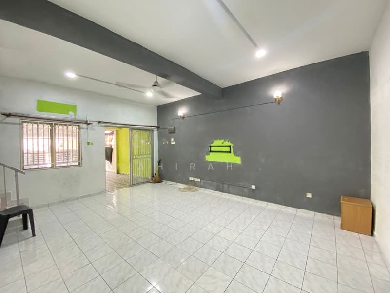 Rumah Teres 2 Tingkat untuk Dijual di Taman Seri Mewah (Kajang) - Mahirah . - Living Room - PropertyGuru.com.my