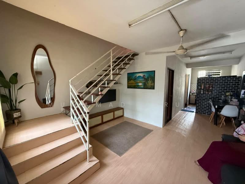 2-storey Terraced House for Sale in Bandar Putra (Kulai) - Muhamad Asrul - Living Room - PropertyGuru.com.my