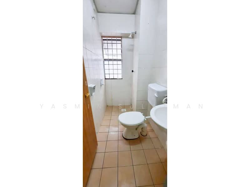 Flat for Sale at Dataran Otomobil - Yasmin Sulaiman - Bathroom - PropertyGuru.com.my