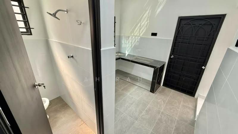 Rumah Teres 2 Tingkat untuk Dijual di Puchong (Selangor) - Mahirah . - Bathroom - PropertyGuru.com.my