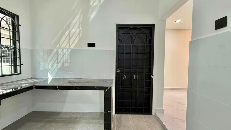 Rumah Teres 2 Tingkat untuk Dijual di Puchong (Selangor) - Mahirah . - Kitchen - PropertyGuru.com.my
