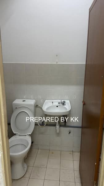 Apartment for Rent at Pangsapuri Lagoon Perdana - Ken Ling Kok - Bathroom - PropertyGuru.com.my