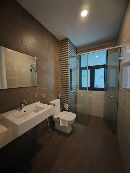 Kondominium untuk Dijual di Sky Condominium (Skyz Residence) - June Tan - Bathroom - PropertyGuru.com.my