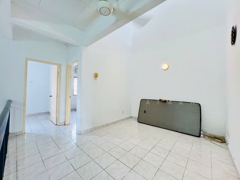 Rumah Teres 2 Tingkat untuk Dijual di Taman Bukit Subang (Shah Alam) - Yasmin Sulaiman - Interior - PropertyGuru.com.my