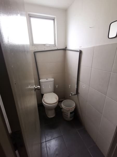 Kilang untuk Disewa di Kapar Industrial Park (Kapar) - Kelly Teo - Bathroom - PropertyGuru.com.my