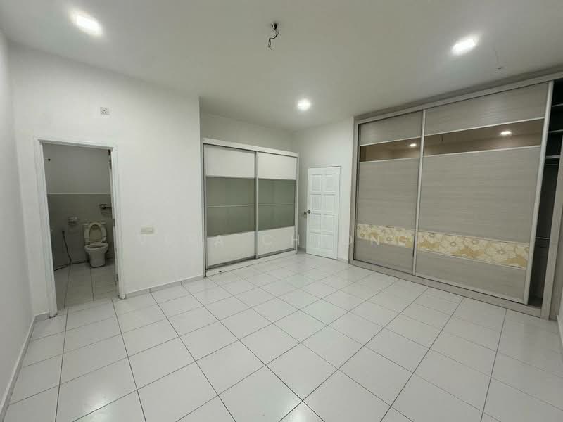 Rumah Teres 2 Tingkat untuk Dijual di Setia Tropika (Johor Bahru) - Vera Cheong - Bathroom - PropertyGuru.com.my