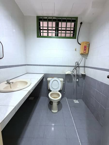 Rumah Teres 2 Tingkat untuk Dijual di Taman Daya (Johor Bahru) - Karl Lim - Bathroom - PropertyGuru.com.my