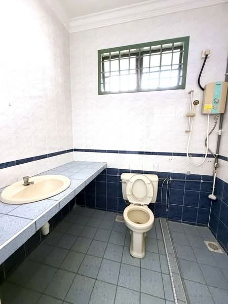 Rumah Teres 2 Tingkat untuk Dijual di Taman Daya (Johor Bahru) - Karl Lim - Bathroom - PropertyGuru.com.my