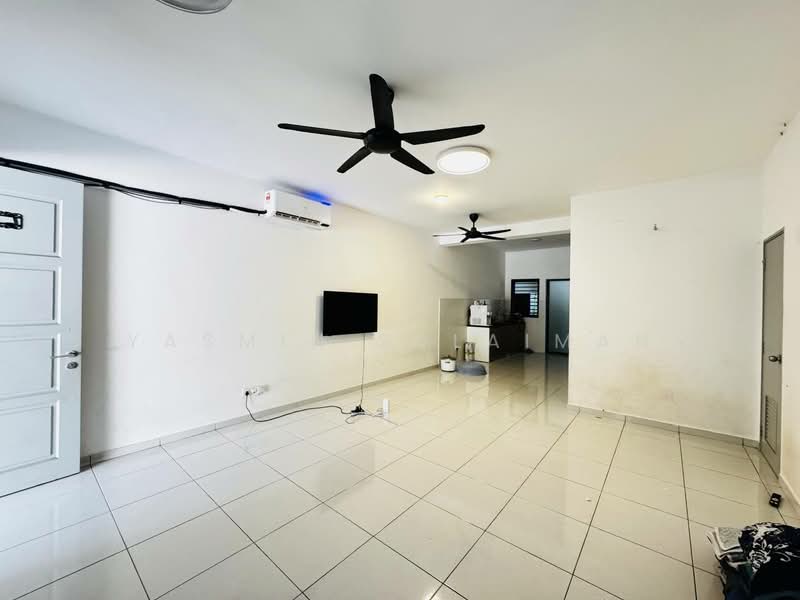 2-storey Terraced House for Sale in Alam Suria (Puncak Alam) - Yasmin Sulaiman - Living Room - PropertyGuru.com.my