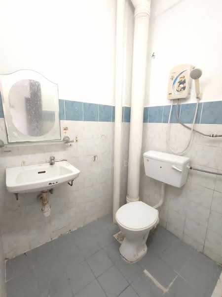 Pangsapuri untuk Dijual di Villa Kejora - Desmond Lee - Bathroom - PropertyGuru.com.my