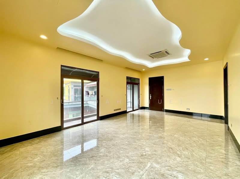 Rumah Banglo untuk Dijual di Mines Resort City (Seri Kembangan) - JUMIDAH (JUE) - Living Room - PropertyGuru.com.my