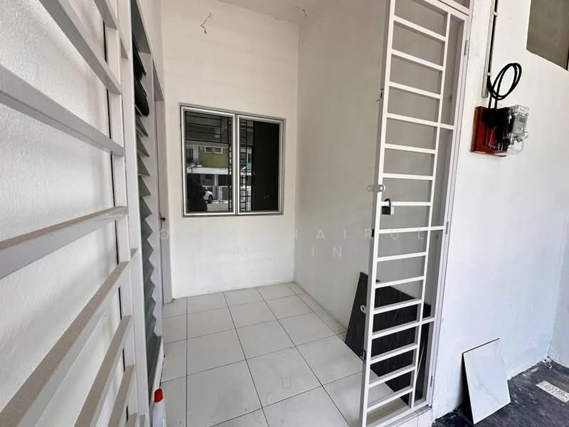 Townhouse for Sale in Bandar Saujana Putra (Tanjong Duabelas) - Mohd Khairul Amilin - Entrance - PropertyGuru.com.my