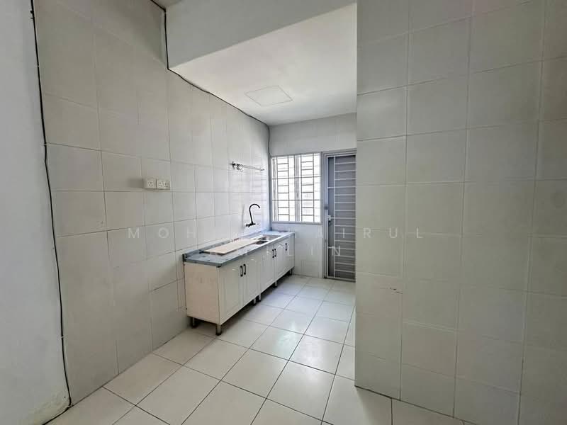 Townhouse for Sale in Bandar Saujana Putra (Tanjong Duabelas) - Mohd Khairul Amilin - Kitchen - PropertyGuru.com.my