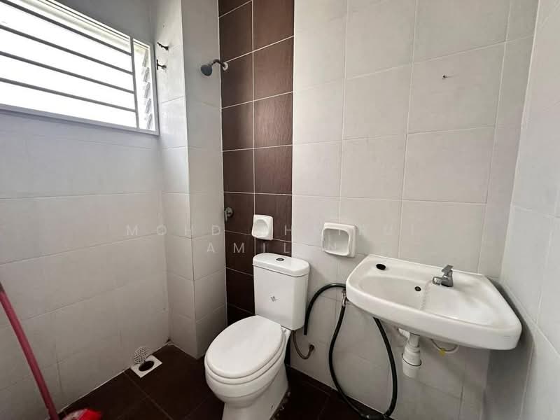 Townhouse for Sale in Bandar Saujana Putra (Tanjong Duabelas) - Mohd Khairul Amilin - Bathroom - PropertyGuru.com.my