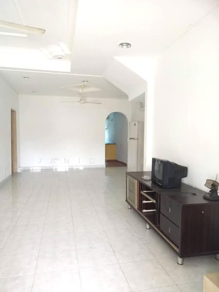 Rumah Teres 2 Tingkat untuk Disewa di Taman Desa Tebrau (Tebrau) - Janice Yong - Living Room - PropertyGuru.com.my