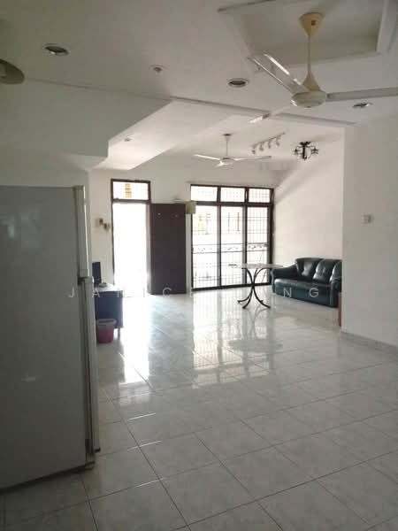 Rumah Teres 2 Tingkat untuk Disewa di Taman Desa Tebrau (Tebrau) - Janice Yong - Living Room - PropertyGuru.com.my