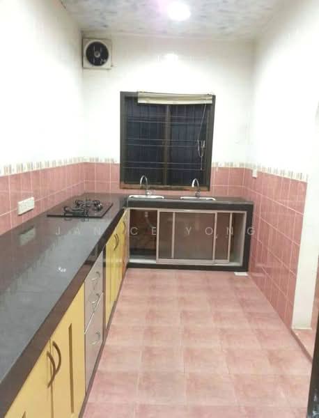 Rumah Teres 2 Tingkat untuk Disewa di Taman Desa Tebrau (Tebrau) - Janice Yong - Kitchen - PropertyGuru.com.my