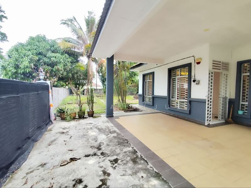 Bungalow for Sale in Bandar Tasik Senangin (Lenggeng) - JUMIDAH (JUE) - Exterior - PropertyGuru.com.my