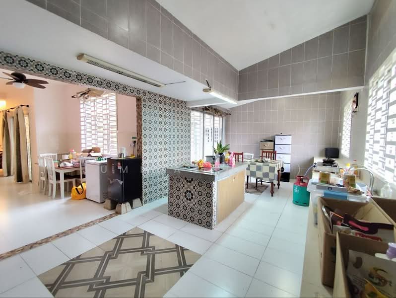 Bungalow for Sale in Bandar Tasik Senangin (Lenggeng) - JUMIDAH (JUE) - Kitchen - PropertyGuru.com.my